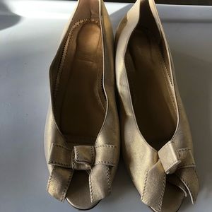 J. Crew Gold Bow Flat shoes. Size 8.5